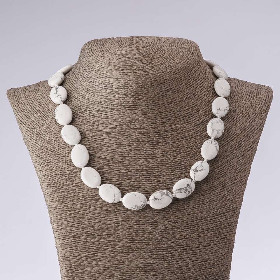 Náhrdelník z chalcedonu oválný, délka 45 cm, rozměr 13×18 mm