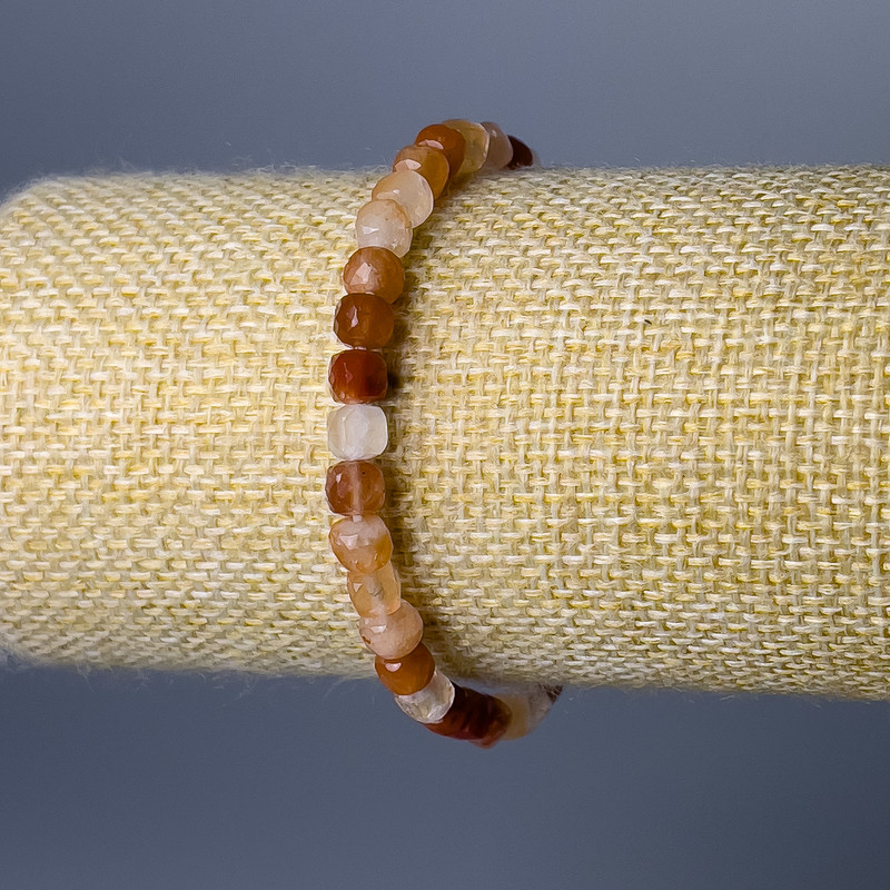 Náramek z karneolu, přírodní kámen, broušené kubíky, průměr 5 mm, délka 18 cm (elastický)