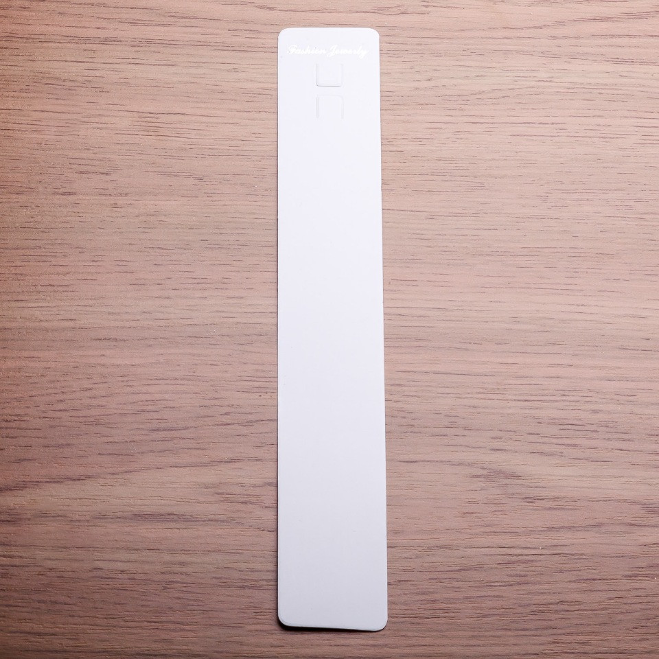 Plošinka pod náramky 21×3,3 cm, bílý karton, 100 ks