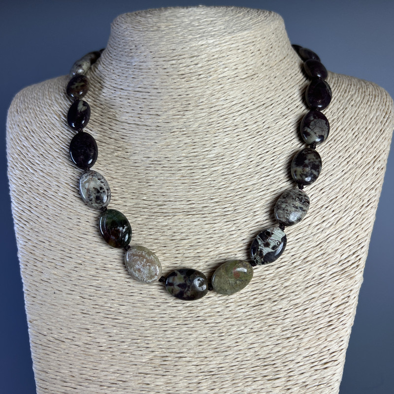 Náhrdelník z jaspisu Picasso, přírodní kámen, oválný tvar, průměr 13×18×6 mm, délka 49 cm +-