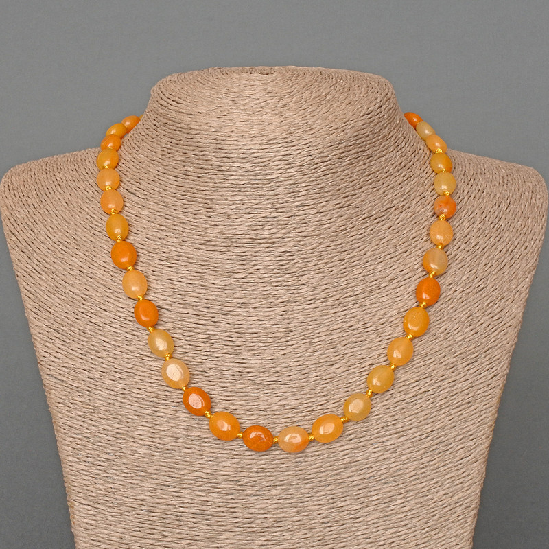 Náhrdelník ze žlutého achátu, oválné kameny o velikosti 8×10 mm, délka cca 48 cm