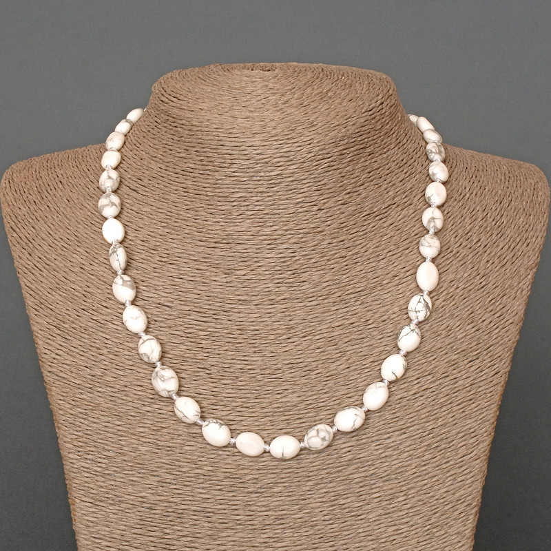 Náhrdelník z chalcedonu z přírodního kamene, oválné korálky o průměru 8×10 mm, délka 48 cm